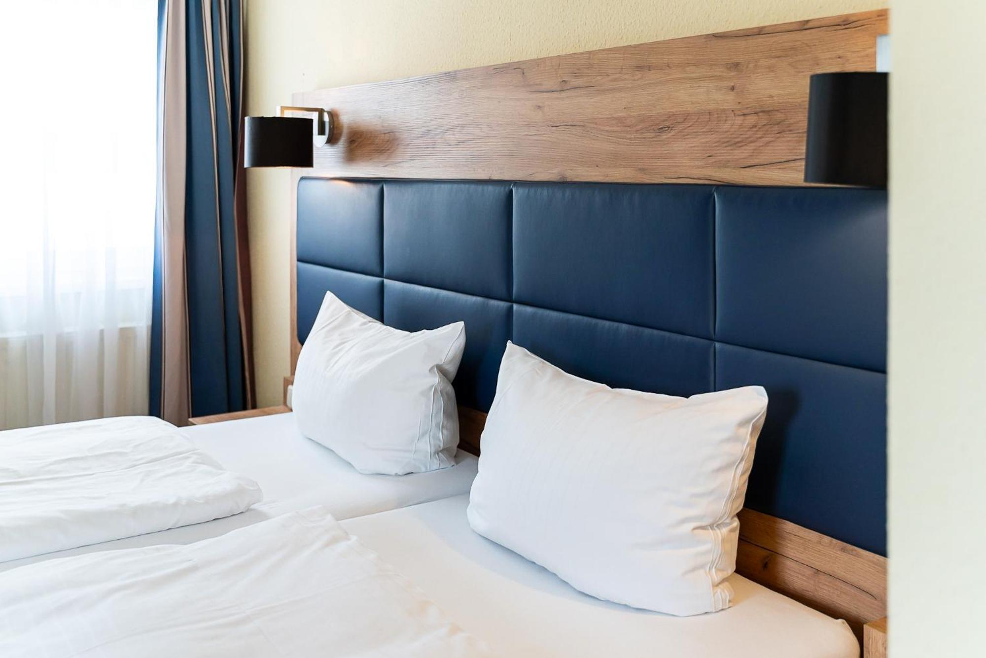 Sleepbeeone Wilhelmshaven Hotel Exterior photo