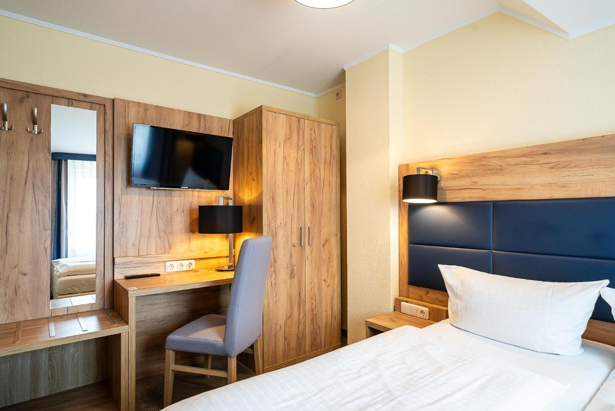 Sleepbeeone Wilhelmshaven Hotel Exterior photo