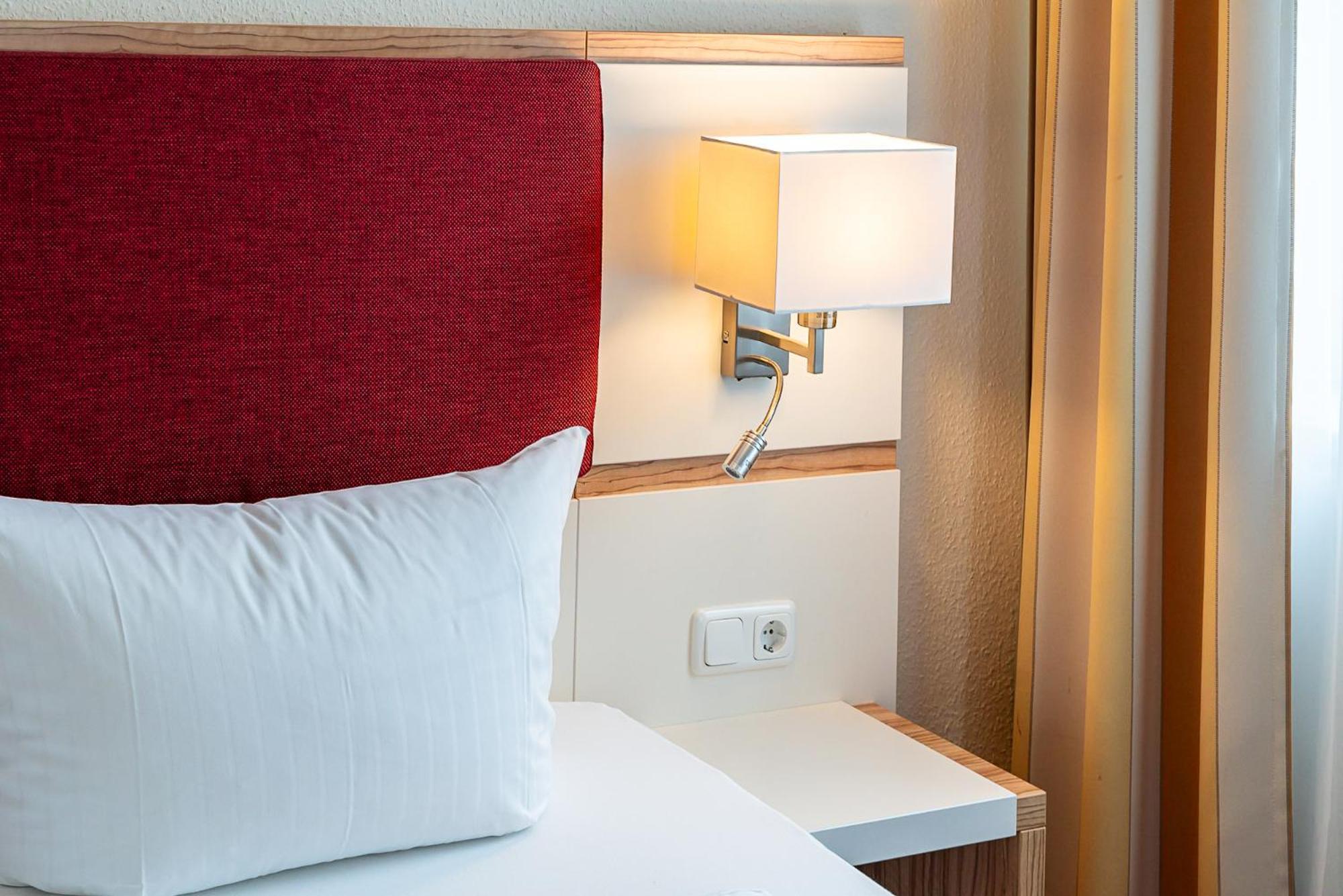 Sleepbeeone Wilhelmshaven Hotel Exterior photo