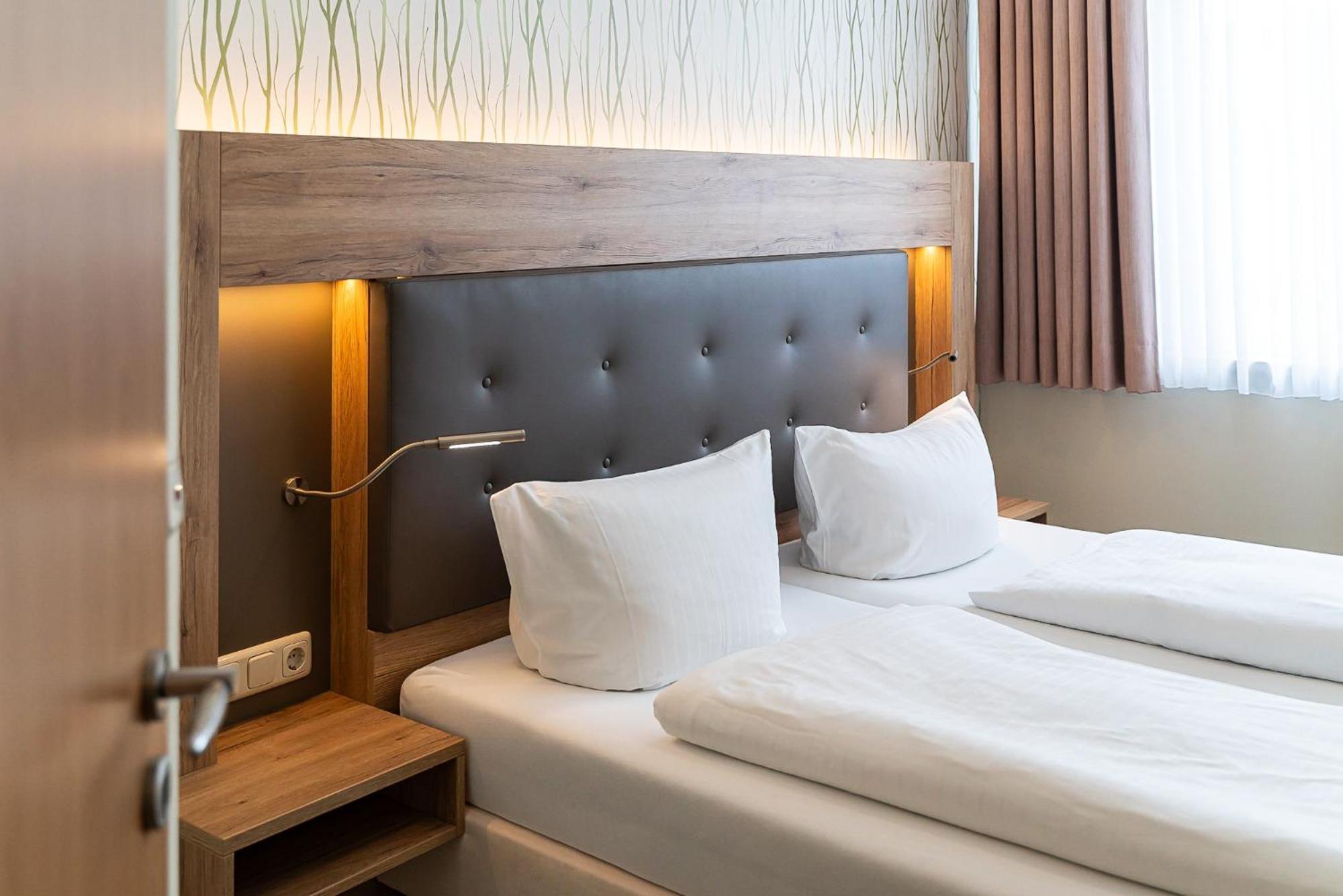 Sleepbeeone Wilhelmshaven Hotel Exterior photo