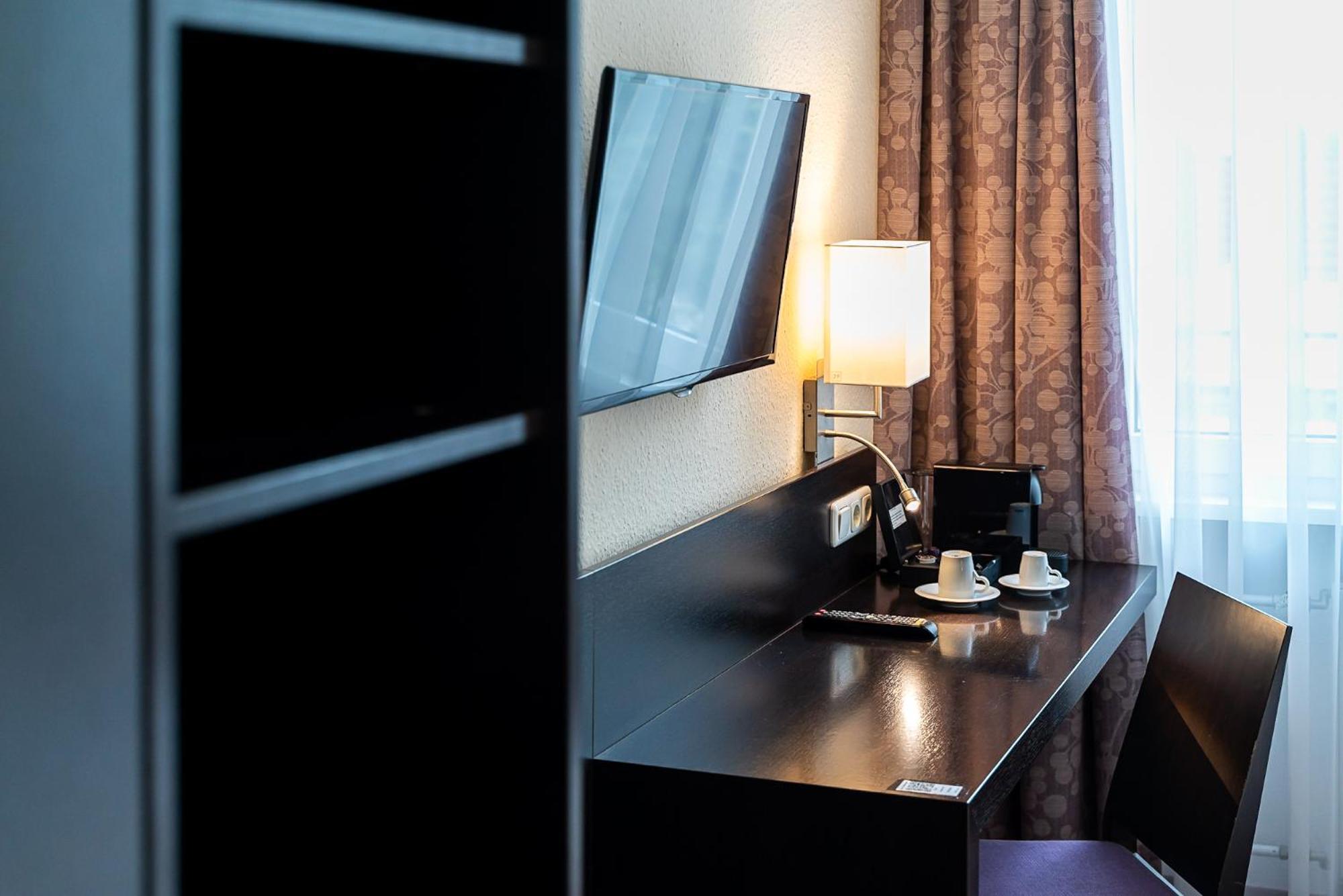 Sleepbeeone Wilhelmshaven Hotel Exterior photo