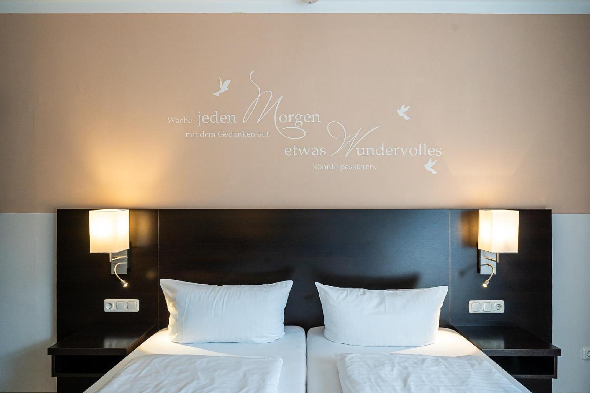 Sleepbeeone Wilhelmshaven Hotel Exterior photo