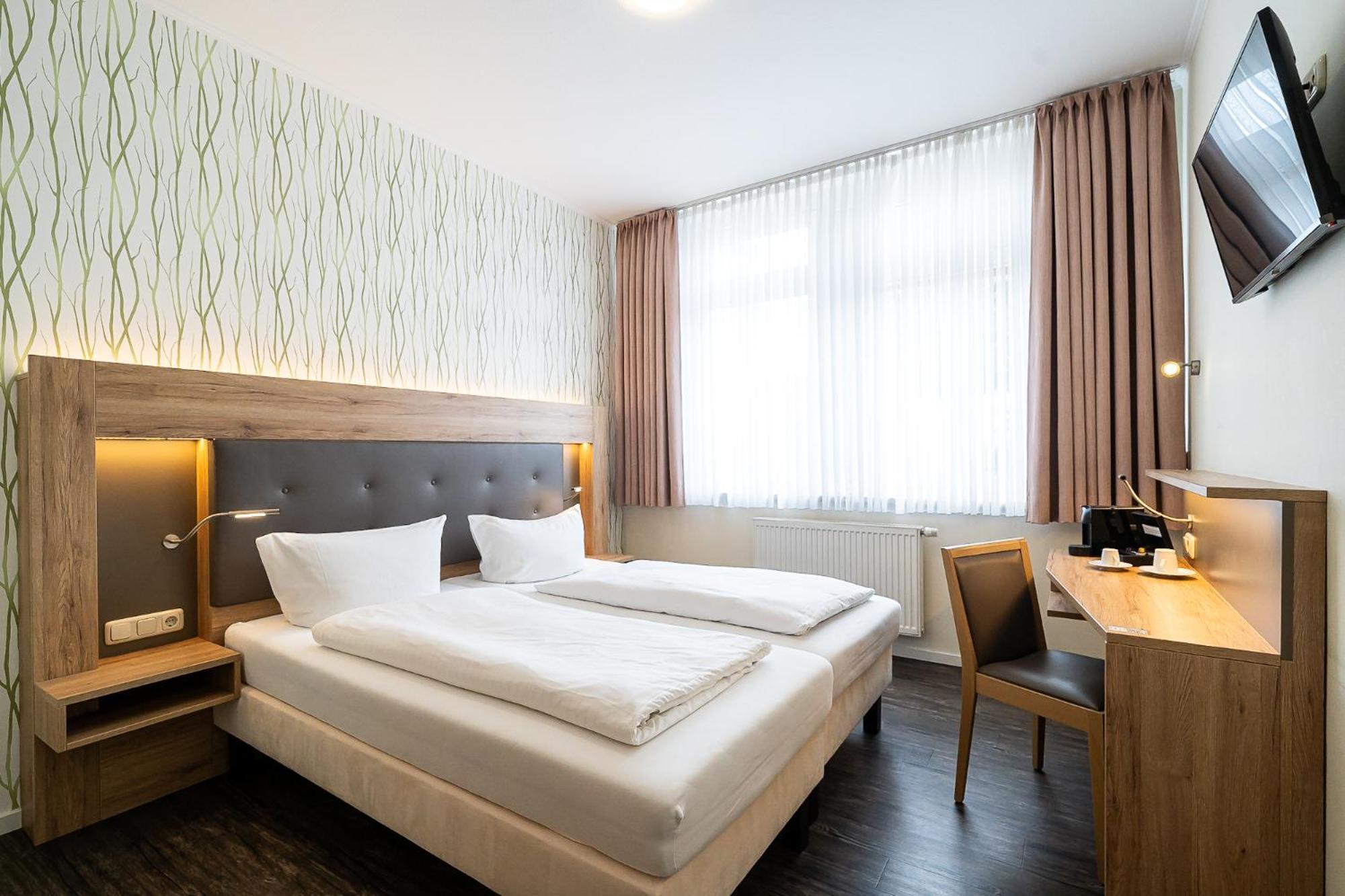 Sleepbeeone Wilhelmshaven Hotel Exterior photo