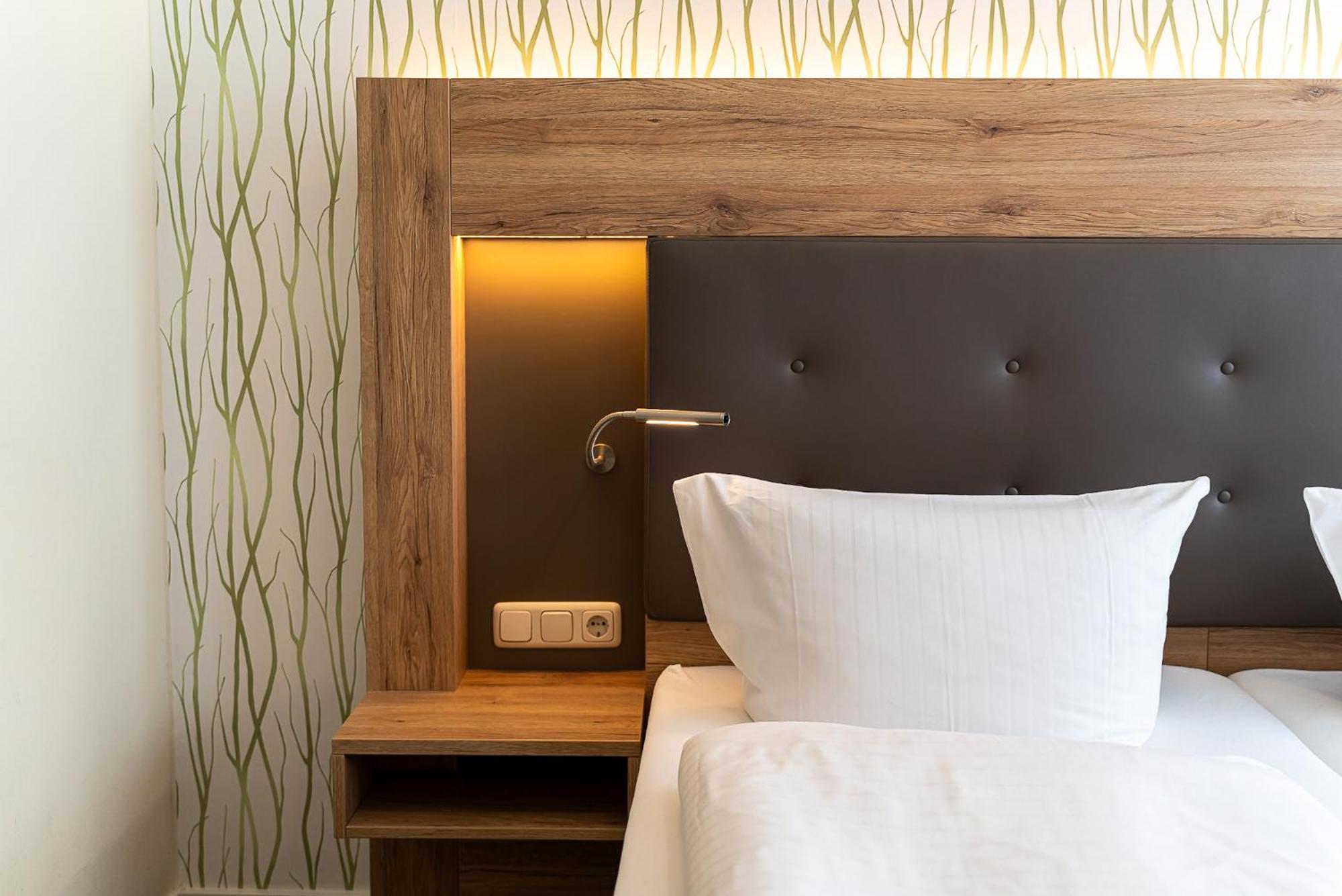 Sleepbeeone Wilhelmshaven Hotel Exterior photo