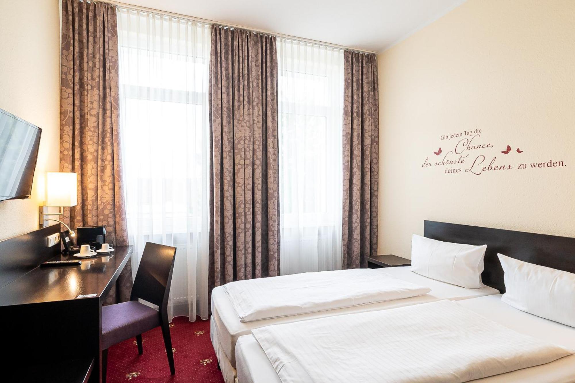 Sleepbeeone Wilhelmshaven Hotel Exterior photo