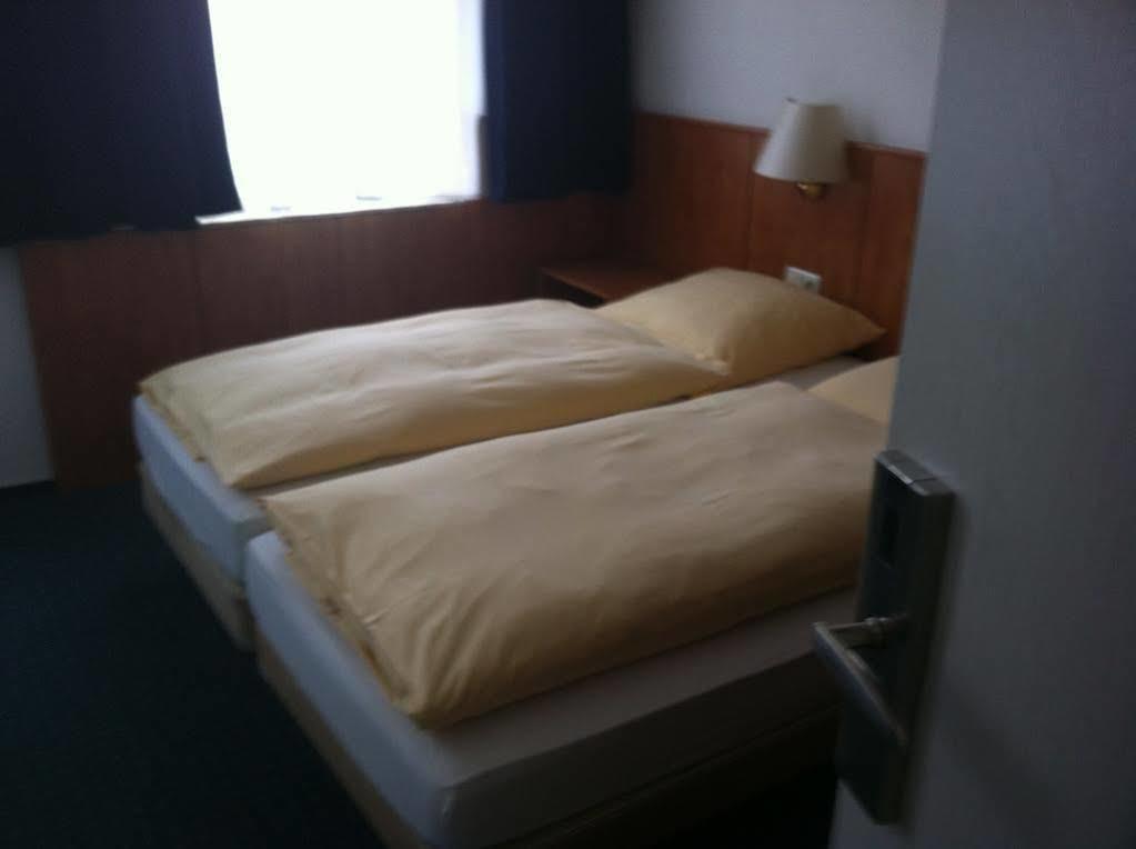 Sleepbeeone Wilhelmshaven Hotel Exterior photo
